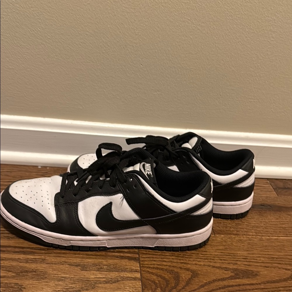 Nike Classic Black and White Low-Tops